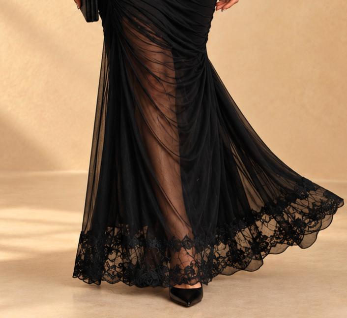 Vivienne™ | Black maxi dress with deep V-neck and mermaid skirt